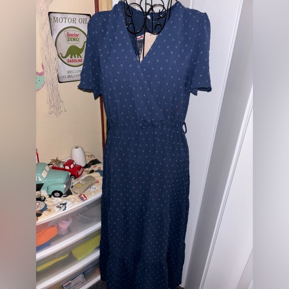 3 tier polka dot summer dress with belt..(NWT) size medium - Picture 2 of 6